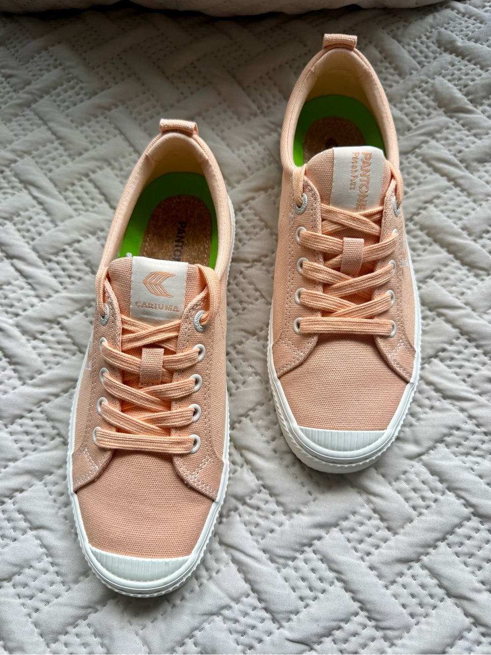 Cariuma Peach Canvas Low-Top Sneakers